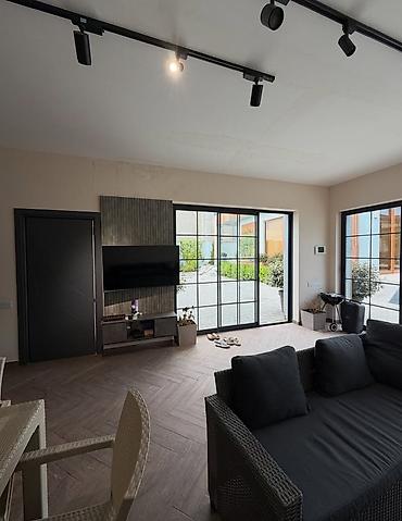 дом с бассейном: 180 м², 4 комнаты — 9