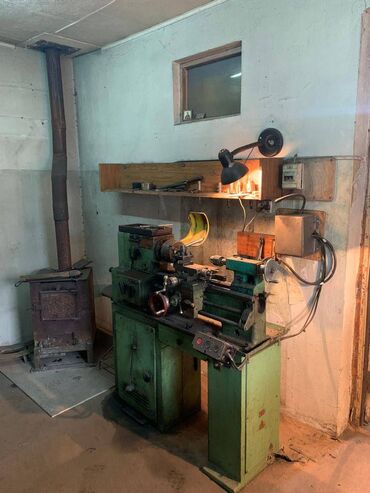 Оборудование для бизнеса: Продаю токарный станок по металлу в рабочем состоянии 50000 сом
