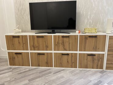 qoç şəkilləri: Прямой ТВ стенд, С полками, Ламинат