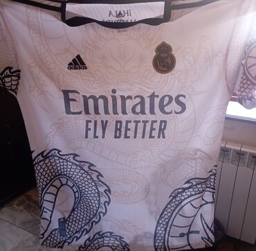 Daş yunu: Real Madrid futbol koftası – Adidas - Rəng: ağ, tünd boz naxışlı - Ön