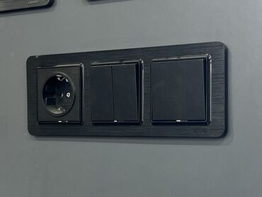 меняю на 07: Комплект электроустановки в одной рамке: розетка + двухклавишный