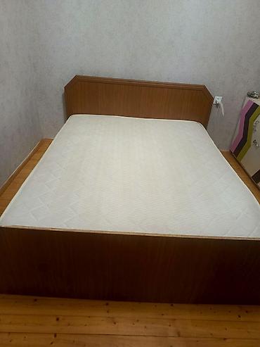 carpayllar: İki nəfərlik taxta çərçivəli çarpayı + döşək - Ölçü: təxmini 160x200 — 1