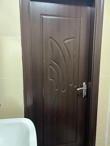 modern qapilar: Qapı – daxili istifadə üçün, tünd qəhvəyi rəng, modern naxışlı dizayn — 2