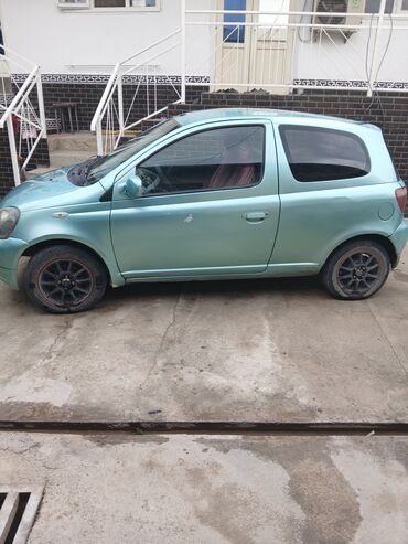 машина для женщин: Toyota Yaris: 1999 г., Хэтчбэк