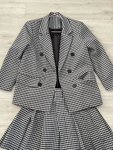 купить пиджак в бишкеке: Пиджак, Классическая модель, Ассиметричная модель, S (EU 36)