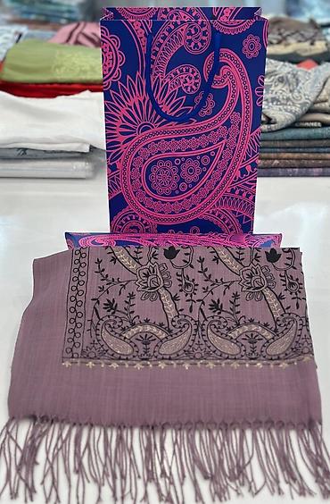 Baş geyimləri: Şarf qutuda - Brend: Louis Vuitton – monoqram naxışlı, təmtəraqlı — 20