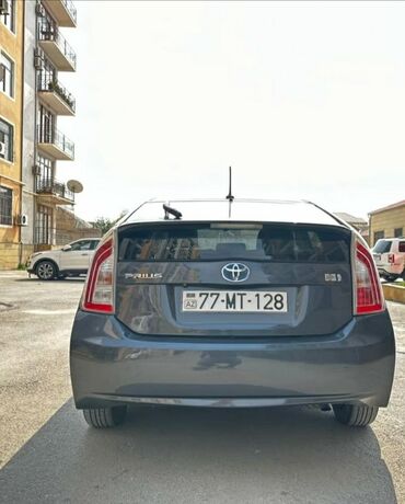 Toyota: Toyota Prius: 1.8 l | 2014 il Hetçbek