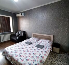 сдаю квартиру долгосрочное цум гум дордой плаза рядом: 1 бөлмө, Душ кабинасы, Жаздык, жууркан-төшөк каптары, Кондиционер