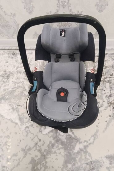 детский кресло для авто: Автокресло, цвет - Серый, Б/у