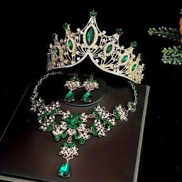 Setovi nakita: ⚡Setovi 
⚡Kruna, mindjuše, ogrlica
⚡Cena 2800 din — 8