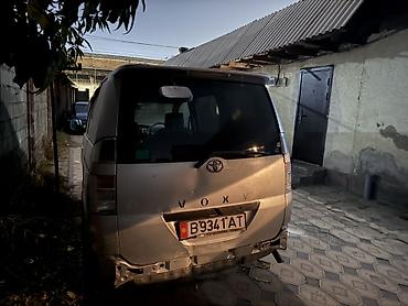 Voyah: Toyota Voxy: 2002 г., 2 л, Автомат, Бензин, Минивэн — 4