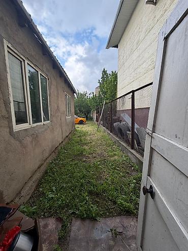 Продажа коттеджей и домов: Продаётся участок 6 соток с домом 📍 ж/м Арча-Бешик 📐 Площадь участка — 16