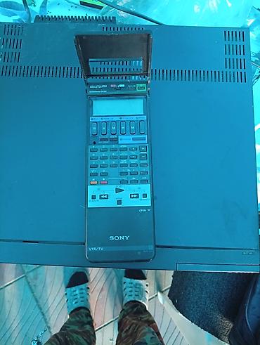 Другое ТВ и видео: Видеомагнитофон Sony VHS с пультом - Формат: VHS, система HQ (High — 3