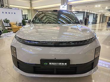 Lixiang: Lixiang L6: 2025 г., 1.5 л, Автомат, Гибрид, Кроссовер — 2