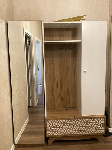 islenmis dehliz mebelleri: İşlənmiş, Açılan, 3 qapılı Dəhliz dolabı, Rusiya