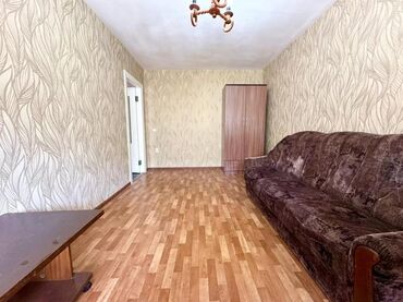 продаю дом в центре города: 1 комната, 32 м², 104 серия, 2 этаж, Косметический ремонт