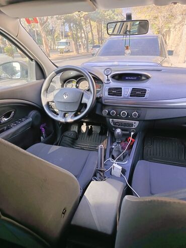 Renault: Renault Megane Grandtour (universa), ağ rəng Dizel dCi Xüsusiyyətlər — 12