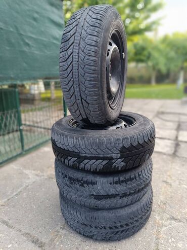 volan corsa c: Fiat Lancia celicne felne sa M+S gumama 195/65-15 dve semperit dve