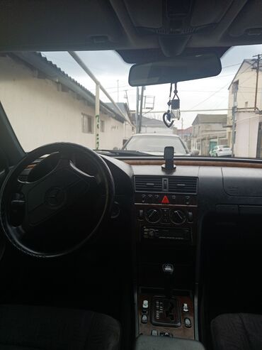 Mercedes-Benz: Mercedes-Benz C-Class: 1.8 l | 1998 il Sedan — 10