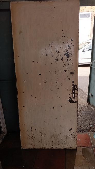 Giriş qapıları: Metal qapı dəsti - Material: polad/metal lövhə, dəmir qutu (kasa) ilə — 1