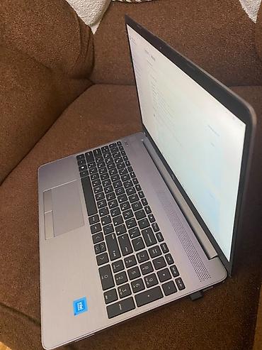 HP noutbuk - Model: HP (gümüşü korpus, tam ölçülü klaviatura, ayrı