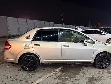 masin zapi: Nissan Tiida sedan – fərqli dizaynlı şəhər avtomobili 1,6 mator — 2