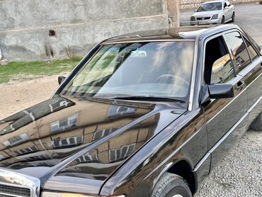 Mercedes-Benz: Maşın şəkildə göründüyü kimidir. Kasmetikasi idealdi. Tək kraskasina — 7