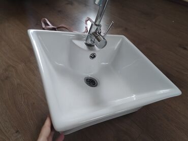 WC šolje i lavaboi: Lavabo sa cesmom izgreban unutra (uslikano — 3