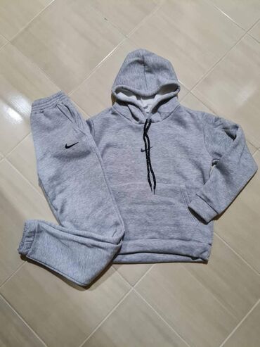 Gornji i donji deo: Termo zenske trenerke
S M L XL XXL
2600 na seriju 3000 na komad — 12