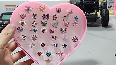 Наборы украшений: Набор детских колец в подарочной коробочке-сердце. - В комплекте — 3