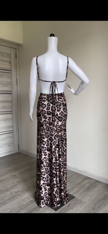 Ziyafət donları: Baha qiymete alinib. 1 defe geyinilib. Razmer "S" Elaqe ucun WhatsApp — 10