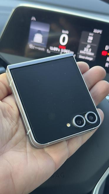 Мобильные телефоны и аксессуары: Samsung Galaxy Z Flip 6, Б/у, 256 ГБ, цвет - Серебристый, 1 SIM, eSIM — 2
