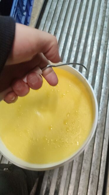 Масло, консервы: Срочно продам топлёное масло
оптом есть большой объём цена 350 сом