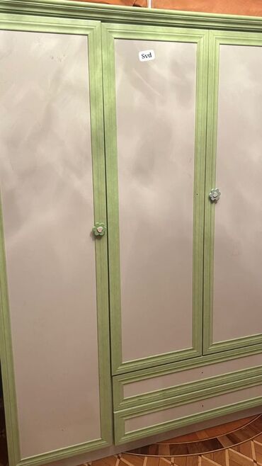 islenmis dolablar: İşlənmiş, Açılan, 4 qapılı Düz dolab, Qarderob, paltar dolabı