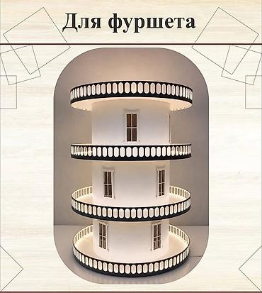шпажка: Белая декоративная подставка в виде Эйфелевой башни. На ярусах можно — 6