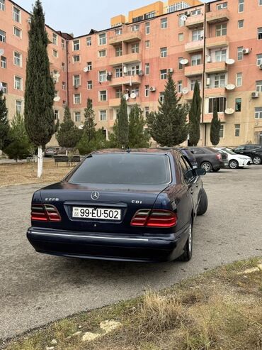 Mercedes-Benz: Mercedes-Benz E-Class: 2.2 l | 1999 il Sedan — 5