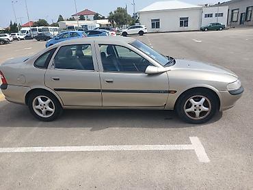 cruze radiator: Opel Vectra sedan kuzovlu minik avtomobil. Rəngi qızılı-bej — 4