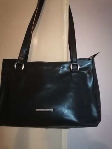 cizme torba gratiss: Mona torba, veoma lepa, očuvana, malo nošena, koža. Cena 1500 din