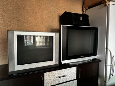 безрамочный монитор: ЭЛТ телевизор LG FLATRON с плоским экраном и диагональю. Samsung: LG