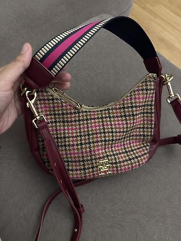 Tommy Hilfiger marka çanta yaxşı vəziyyətdədir çox az istifadə olunub