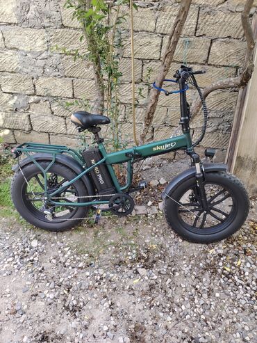 Elektrik velosipedlər: Skujet qatlanan elektrik velosipedi - Rəng: tünd yaşıl - Çərçivə