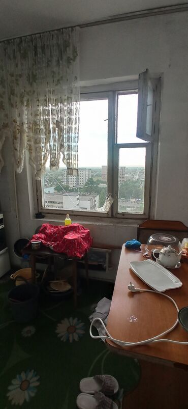 срочно продаётся 1 комнатная квартира в районе ошского рынка по улице молодая гвардия: 1 комната, 34 м², Индивидуалка, 12 этаж