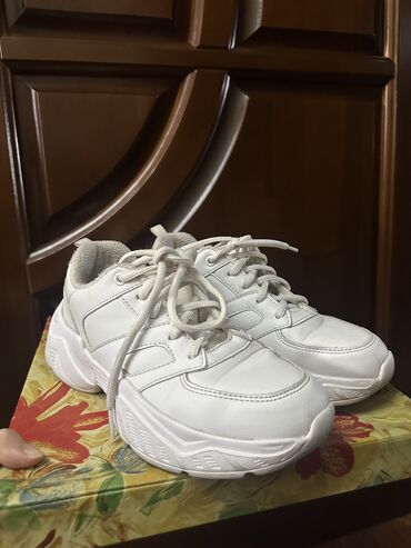 женские белые кроссовки: Кроссовки и спортивная обувь