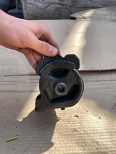 Другие детали для мотора: Крышка трамблёра и опора/подушка двигателя (комплект авто-запчасте at lalafo.kg — 8 Другие детали для мотора: Крышка трамблёра и опора/подушка двигателя (комплект авто-запчасте — 8