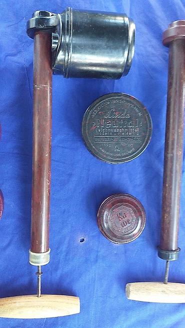 Stari uređaji: Crveni bakelit Crni bakelit Vintage bakelit Pumpa za zaprašivanje — 3
