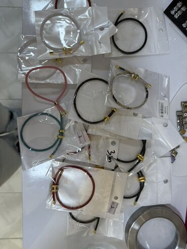 Bijuteriya dəstləri: Qadın bəzək aksesuarları – geniş seçim Məhsullar: - Qızılı tonlarda — 77