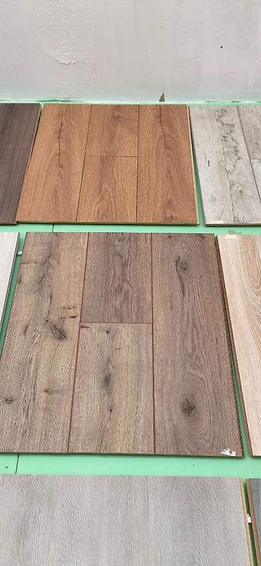 laminant: Laminat döşəmə panelləri – müxtəlif rəng və teksturada taxta naxışları — 1
