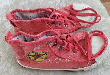 Игровые манежи: Продаю. 550сом. обувь кроссовки разные размер 39. 36. 33 — 5