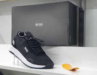 обувь спортивная: HUGO BOSS KNST Сочетание натурального замша и приятного на ощупь