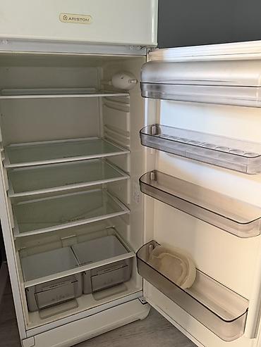 ariston: İşlənmiş 2 qapılı Hotpoint Ariston Soyuducu Satılır, rəng - Ağ — 1